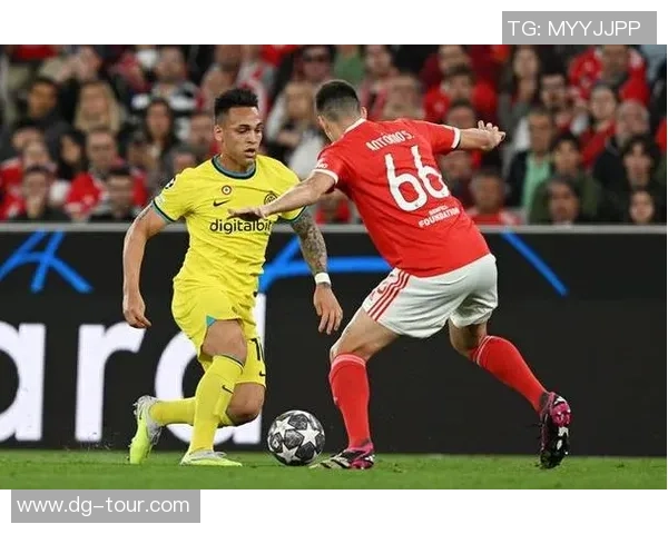 友谊赛精彩对决本菲卡与国米战成平局全场气氛热烈