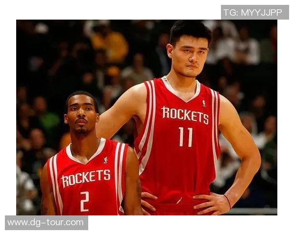 姚明与格林的篮球对决：传奇巨星之间的巅峰对抗与精彩瞬间回顾