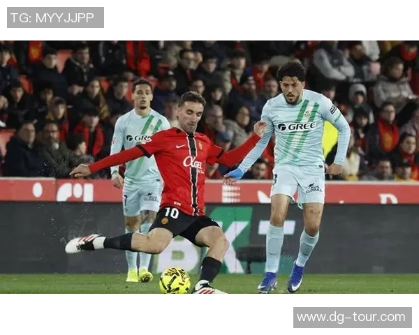 足总杯激战:马竞大胜阿森纳三球零封引发全场热议 足总杯激战:马竞大胜阿森纳三球零封引发全场热议